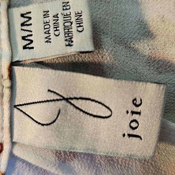 Joie Womens Short Sleele‎ Top Size Meduim. Floral Print. Lined. V neck - Picture 5 of 8
